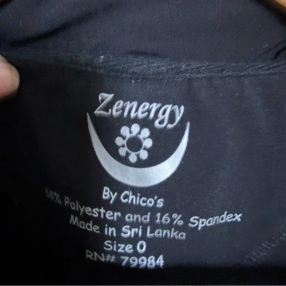Chico’s Zenergy Black Stretch Zip Athletic Jacket Lightweight Travel size 0 (xs) - Picture 8 of 11